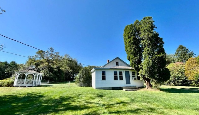 Tranquil 3 BD, 2.5 BATH in Little Compton, RI close to the So. Shore Beach in Little Compton