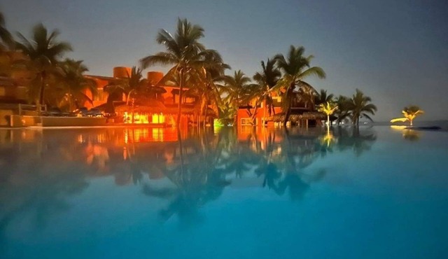 Tranquil Beachfront Villa with Breathtaking Ocean Views, Sunsets & Infinity Pool