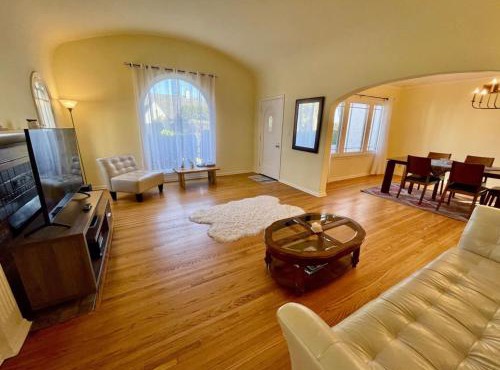 Tranquil Comfortable 2BR Home Mid Wilshire