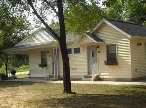 Tranquil Cottage with Picnic Table and Fire Ring in Trempealeau, Wisconsin