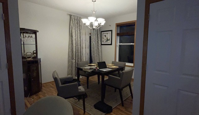 Tranquil Haven: Spacious- 2 bd 3ba home. 15 minutes from Downtown Minneapolis!n