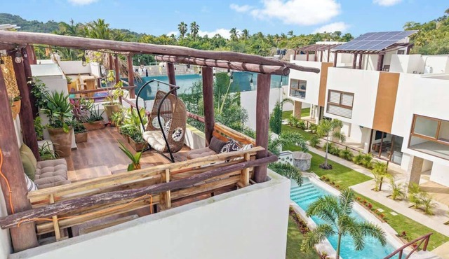 Tranquil Jungle Retreat: Pool, Bikes, Walk to Town