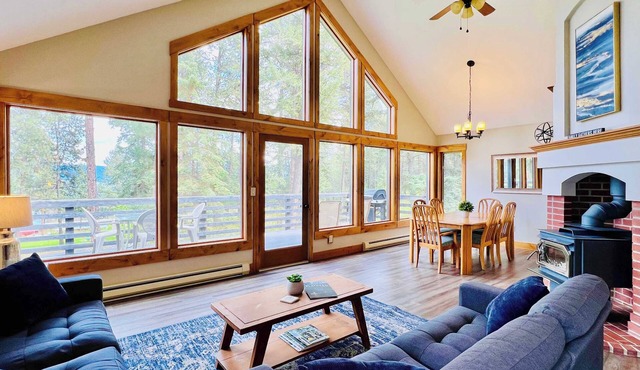 Tree Top Cabin with access to Flathead Lake