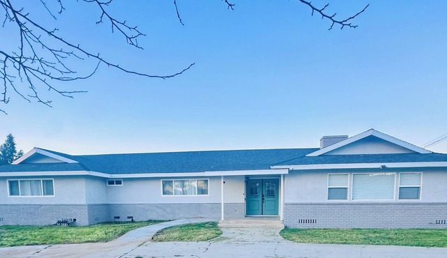 Tremendous Private Exclusive 5-bedroom house with AC in Hemet awaits you