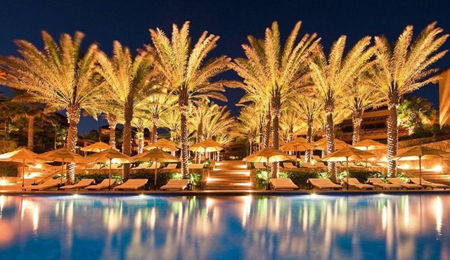 Tropical 3 BR Villa w/Free WiFi, Complex Pool, Private Beach & Grill Access