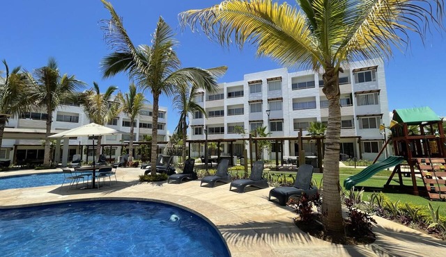 Tropical Condo - Close to Beach and Waterpark!
