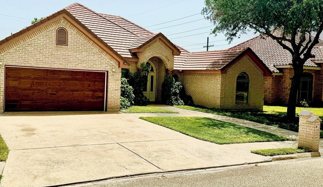 Tropical Family Funhouse, Relax: No Chore Pet friendly Rental