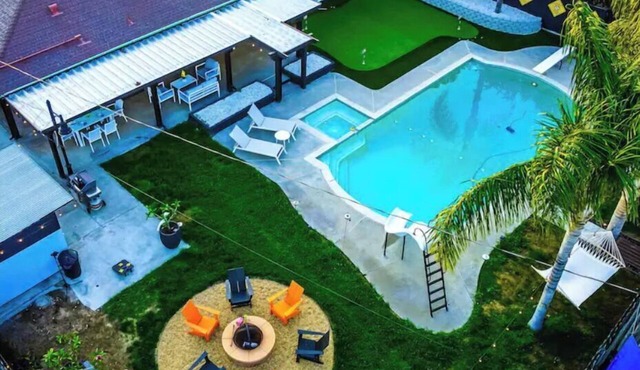 Tropical Oasis Retreat Pool/Jacuzzi/Game room/Bar