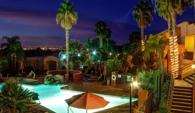 Tucson's Serene Oasis with complimentary breakfast