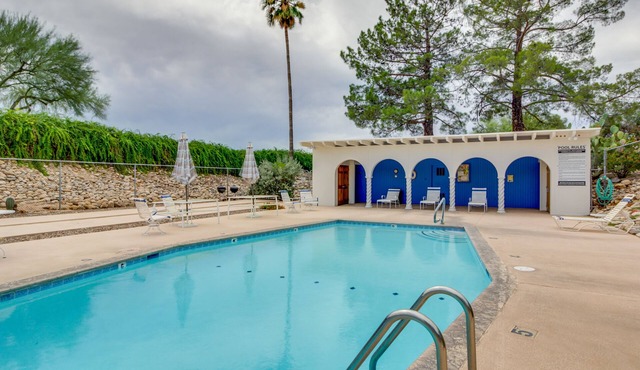Tucson Townhome w/Shared Pool in 55 + Community!