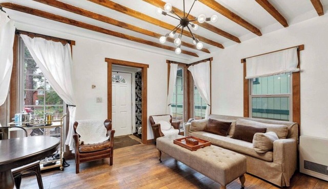 Twin Pines Hideaway + BBQ + Fire-pit +Location!