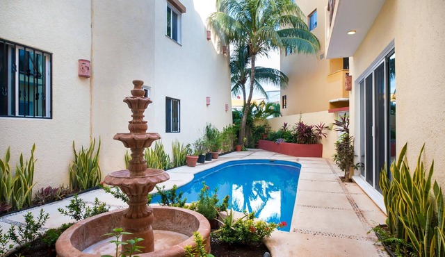 Two bedroom bottom floor condo 1/2 block to the beach