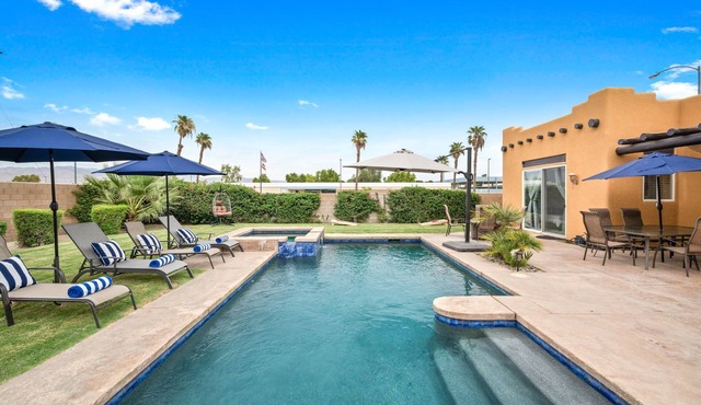 Unique Bermuda Escape with Pool/Spa & King Size Bed!