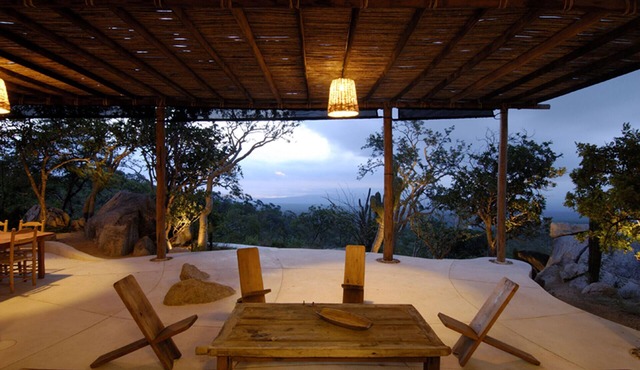 Unique family-friendly desert home. Perfect to relax or work immersed in nature