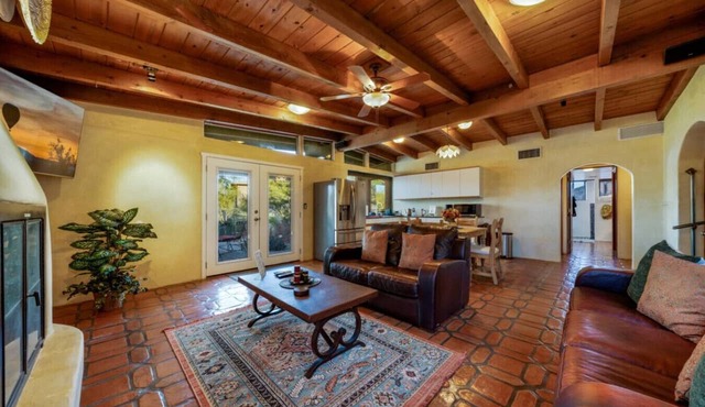 Unique Property/2 BR 1 BA/Patio/Kitchenette