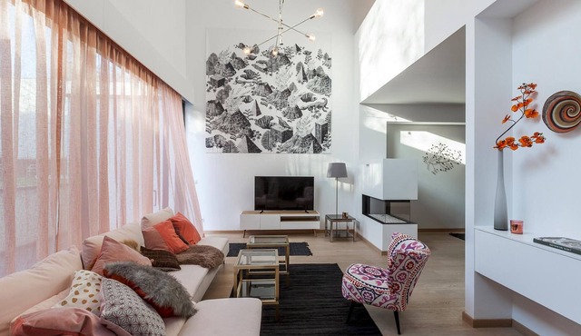 Unit 4 - Spacious Smart Home Triplex Private Garden & Parking
