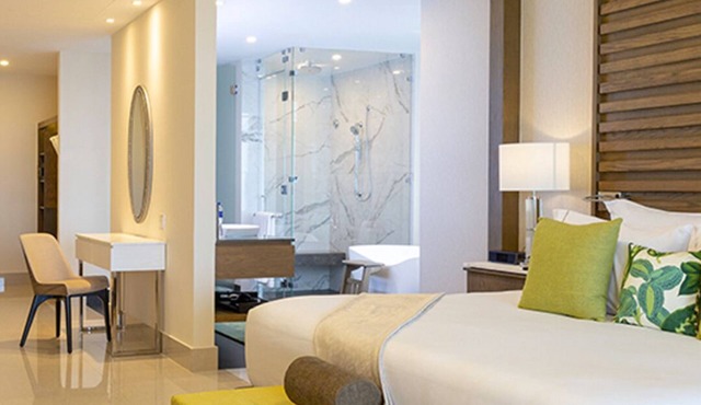 Unwind in Opulent All-Inclusive Resorts: Modern Elegance in Cancun Mexico
