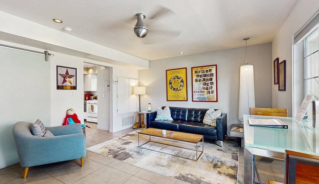 Updated modern condo w/shared pool & mountain views - near downtown