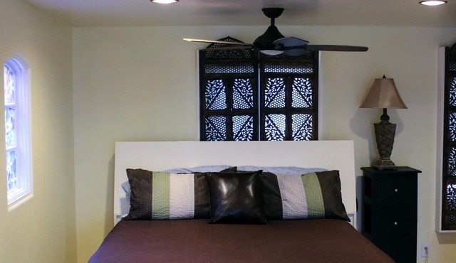 Updated Studio Close to Downtown with Large Moroccan Patio!