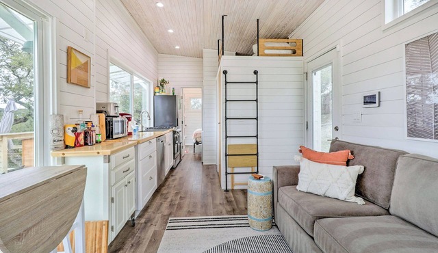 Updated Texas Tiny Home Rental on Lake Travis