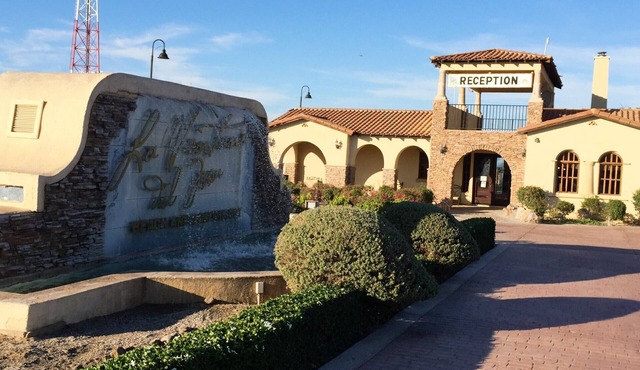 Upscale Pet Friendly Three Bedroom Condo, Free Wifi & Golf,