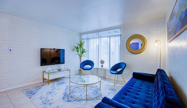 Uptown 1 bedroom with pool