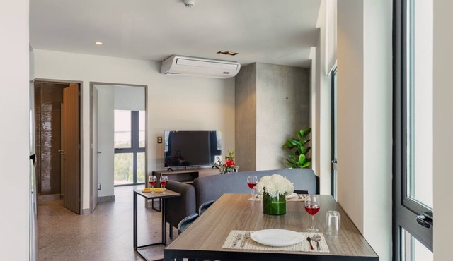 Urban 1 Bedroom with AC and Skyline