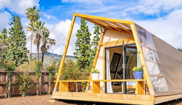 Urban Glamping Oasis: Comfort & Adventure Combined