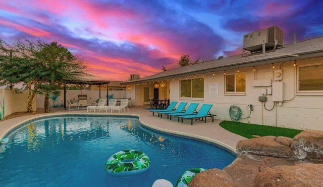 Vacay on Villa|Pool + Putting Grn|Old Town