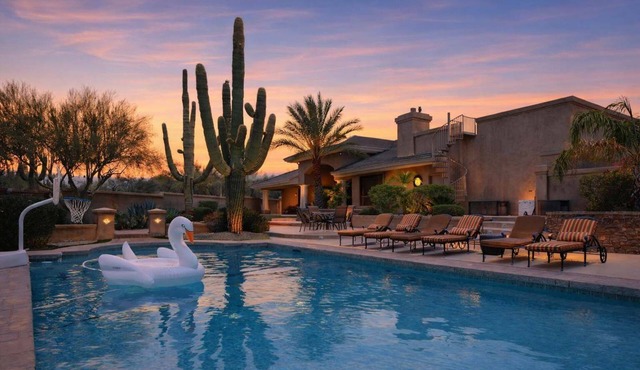 Valley View Villa - Pool Heat Avail - Large Yard!