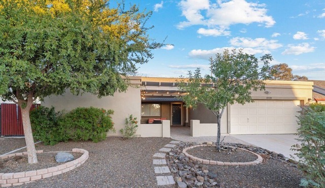 #ValleyoftheSun 2 KING BED 4 BR w/ private yard