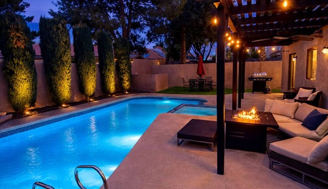 Vegas Heated Pool+Spa Oasis, 15 Min to Strip