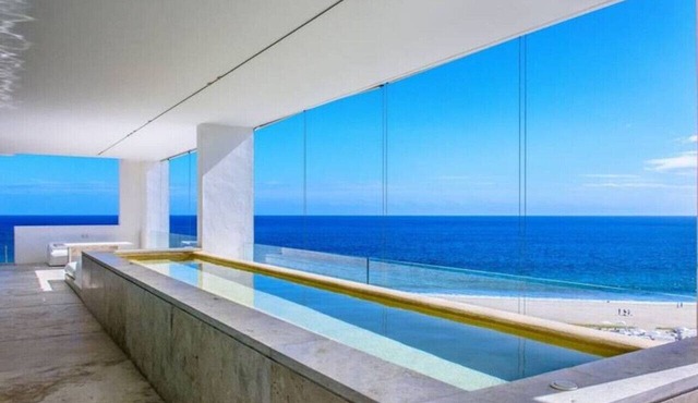 Viceroy Eagles Nest Beachfront Penthouse 4 BR 4 BTH plus Nanny Room