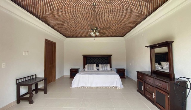 Villa acogedora con patio estilo hacienda. ¡Gimnasio y alberca en casa club!
