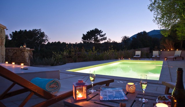 Villa Alzu, 6 pers, 3 bedrooms, shared heated pool, in the heart of the Corsican maquis