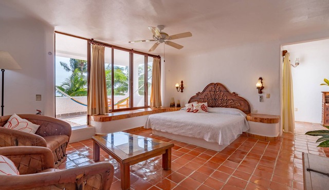 Villa Balam Ek, Beautiful Oceanfront home on the Caribbean Sea!
