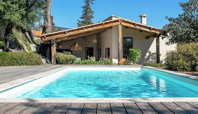 Villa between mountains and sea in Pianelli