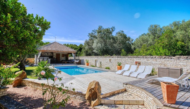 Villa Bonifacio with swimming pool