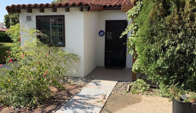 Villa D - 1 bedroom with kitchen in the beautiful downtown Palm Springs!
