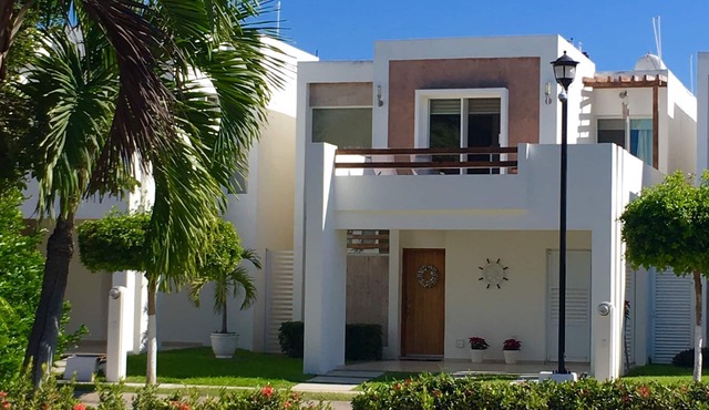 Villa, Gated, Pool, Across from Ocean. Avail Fall '26 -Dec '26 xcpt Feb-Mar '27