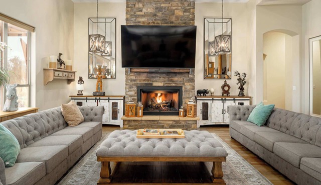 Villa Lola: Tuscan Inspired Gem w/Pool & Hot Tub!