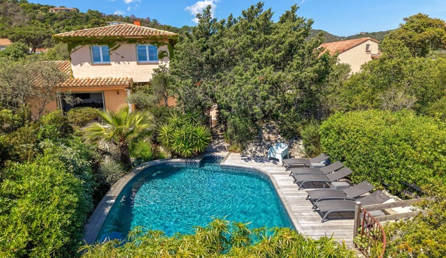 villa private pool heated 5 minutes to beautiful beach parking pass high season