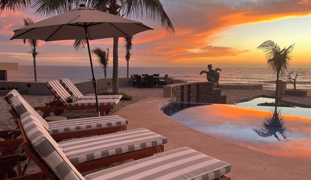 "Villa Rocas" Beachfront Luxury Villa