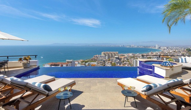 Villa Ventana: 7 Bedroom Luxury -with Staff