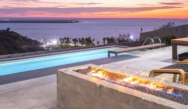 Villa Wellmina - Stunning Sunsets & Relaxing Poolside Vibes!