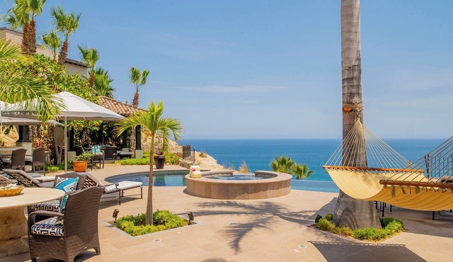 Villas Del Mar, Golf & Steps from Swimmable Beach — Chef, Butler & Yacht Incl.