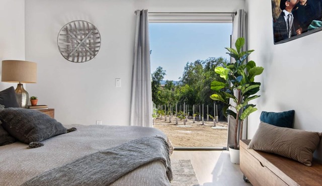 VINEYARD VIEW HOT TUB HOME ON PRIVATE ESTATE