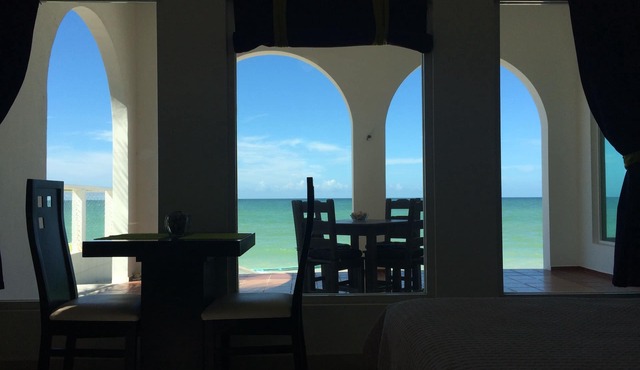 Vista Del Mar Beachfront Apartment in Casa Solana