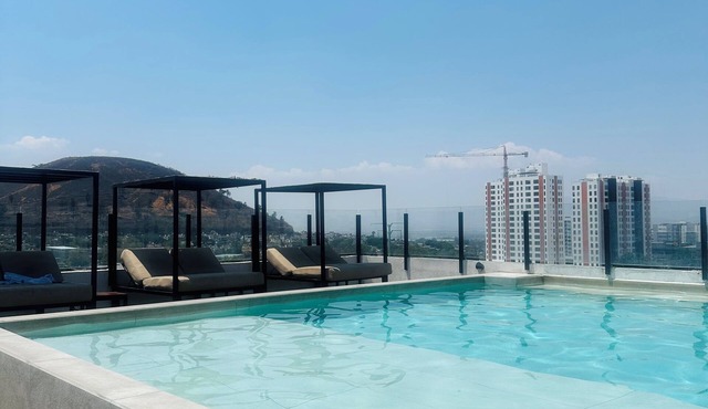 Vista Vibes Modern Apt + Rooftop Pool in GDL