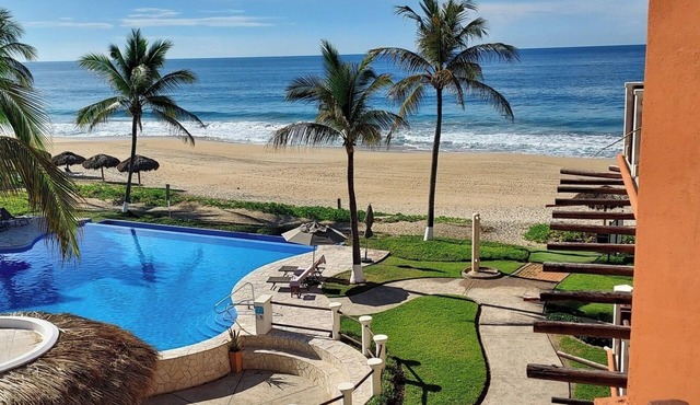 Vivo Resorts Beachfront! 3bedroom in Playa Palmarito Puerto Escondido sleeps 6!